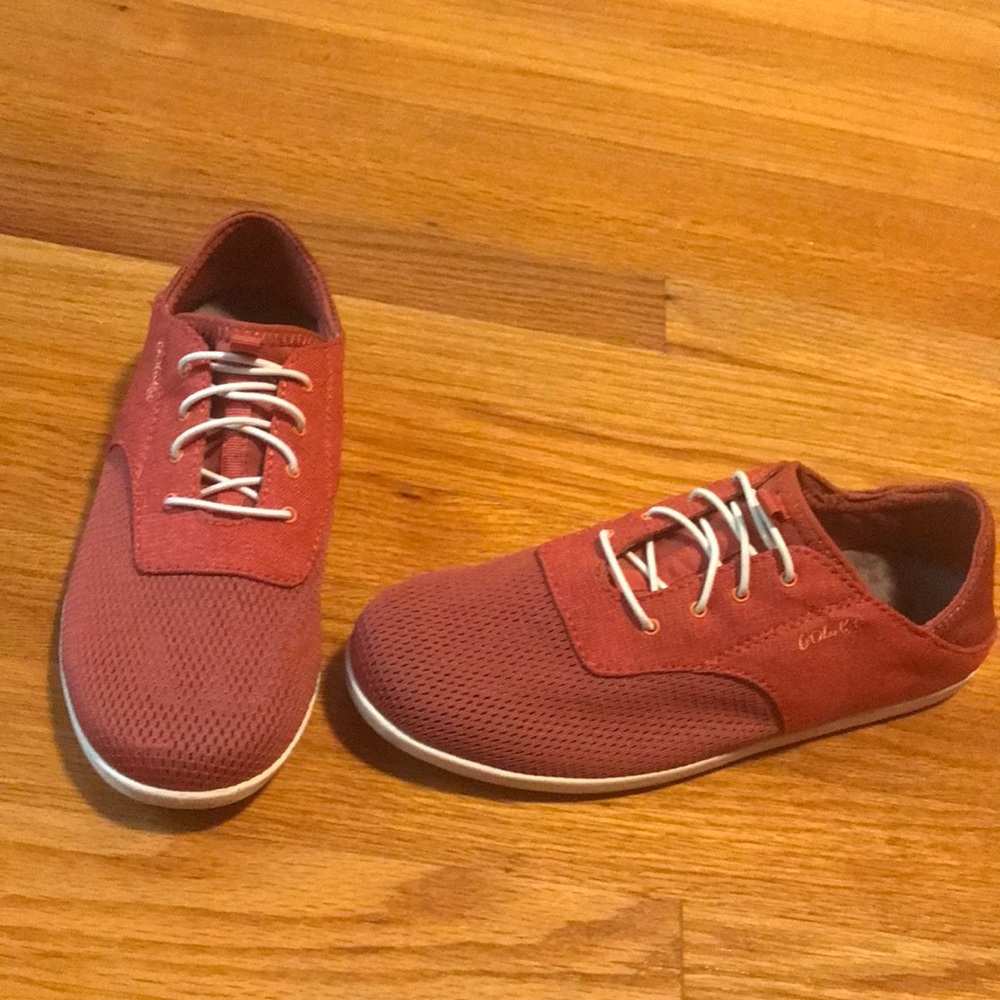 Olukai sneakers 7.5. Reddish, orange.